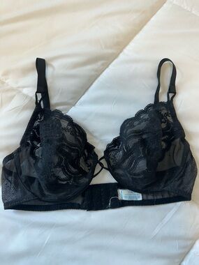 VINTAGE Vanity Fair Black Lace Unlined Underwire Bra